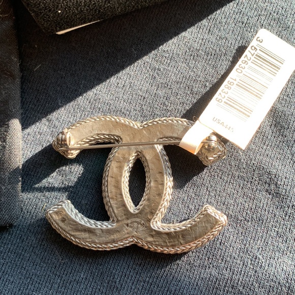 New CHANEL 🖤 Pin Brooch Silver Tone Black Pink Green Gray Blue Tan Tweed Thread - Picture 6 of 16